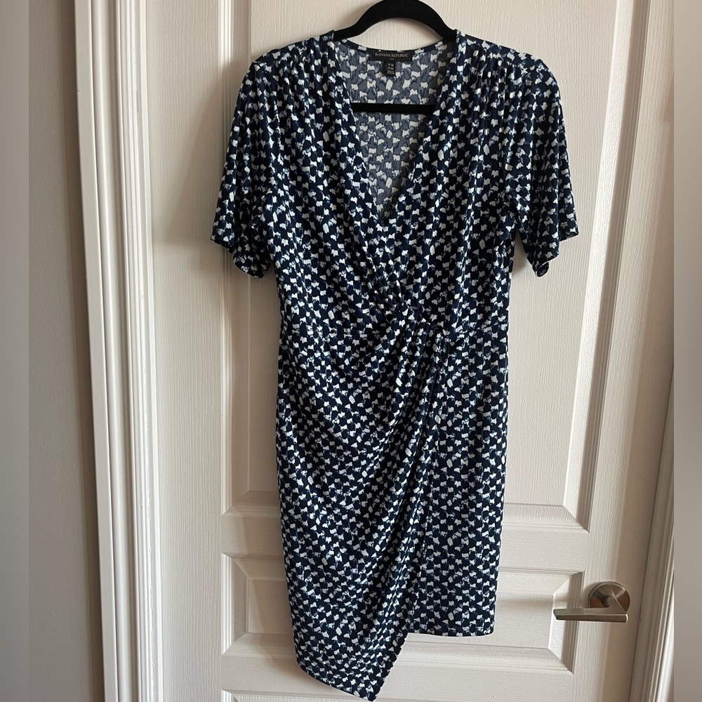 Banana Republic Asymmetrical Navy and White Dress in Petite Medium size